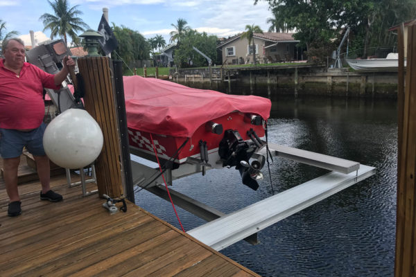 Boatlift with aluminum scaffolding