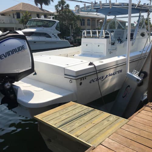 Custom boarding platform for a elevator boatlift